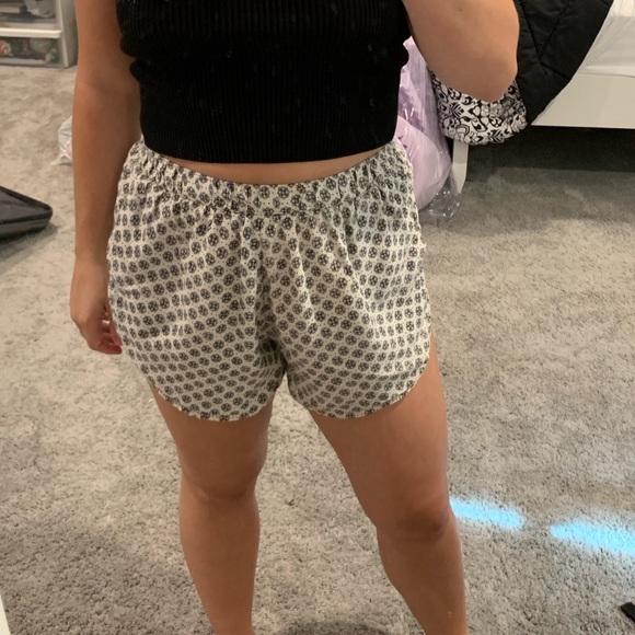 Abercrombie & Fitch Soft Patterned Shorts - Picture 2 of 5